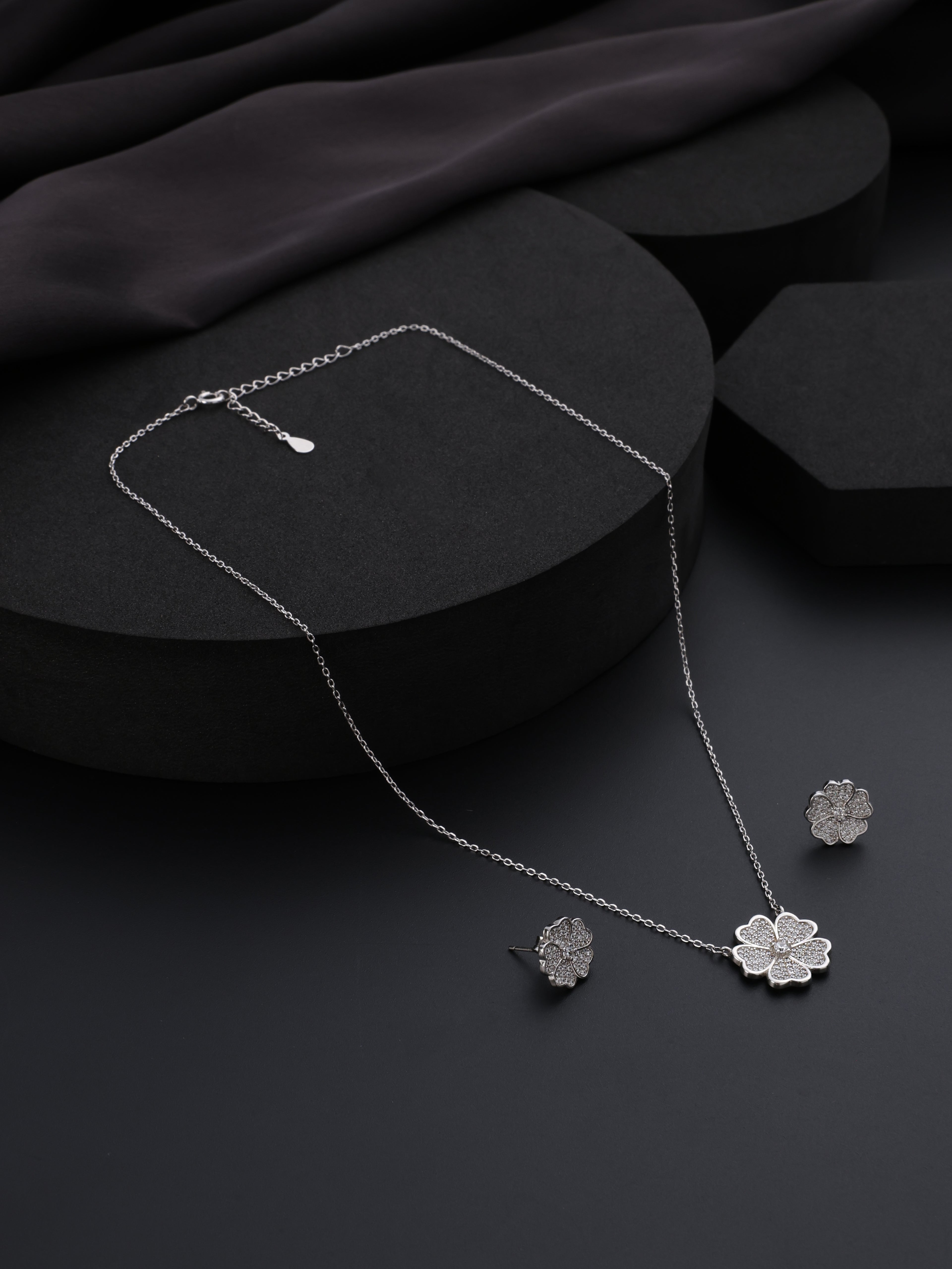 Everyday Bloom Pendant Set