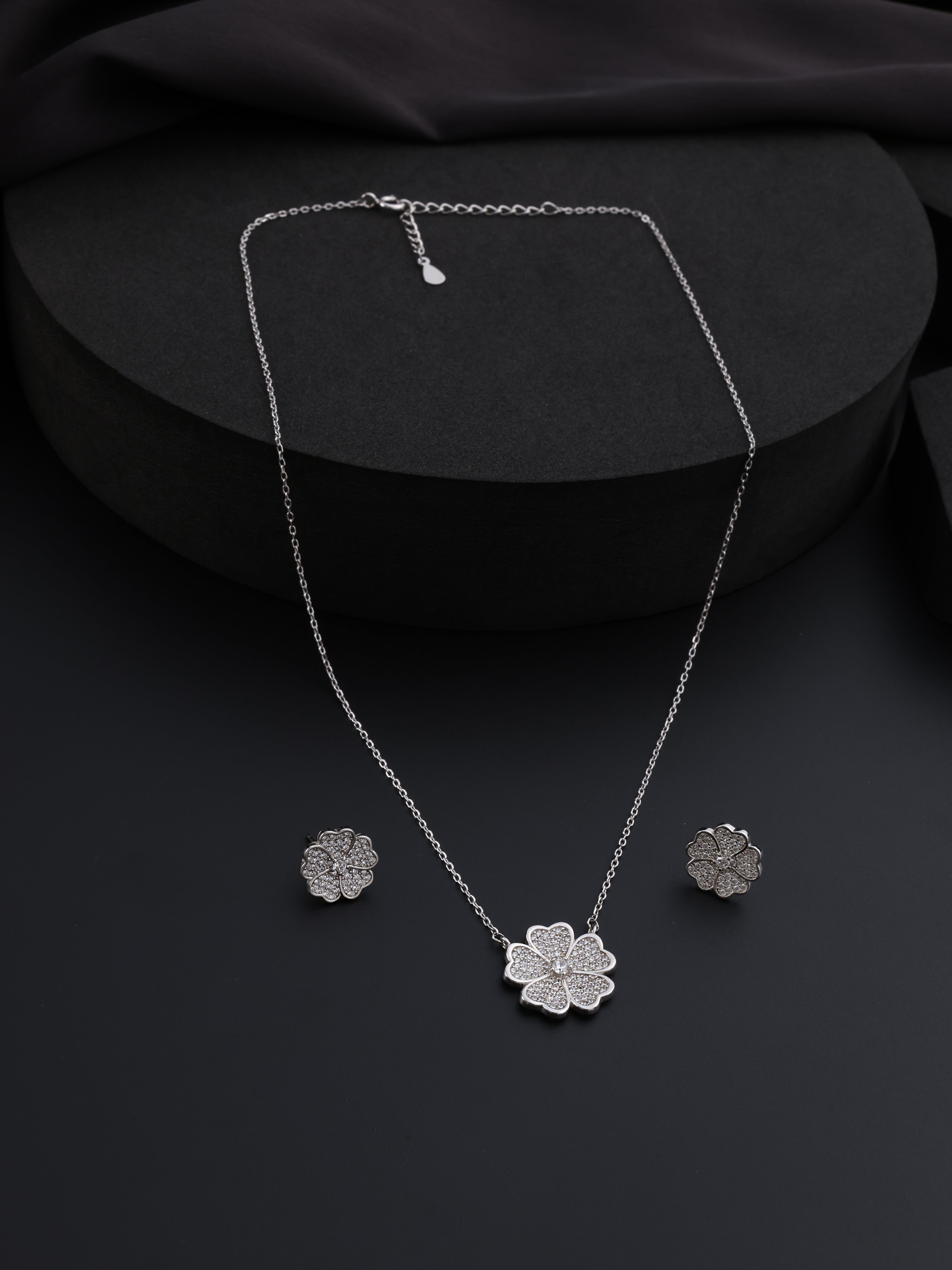 Everyday Bloom Pendant Set