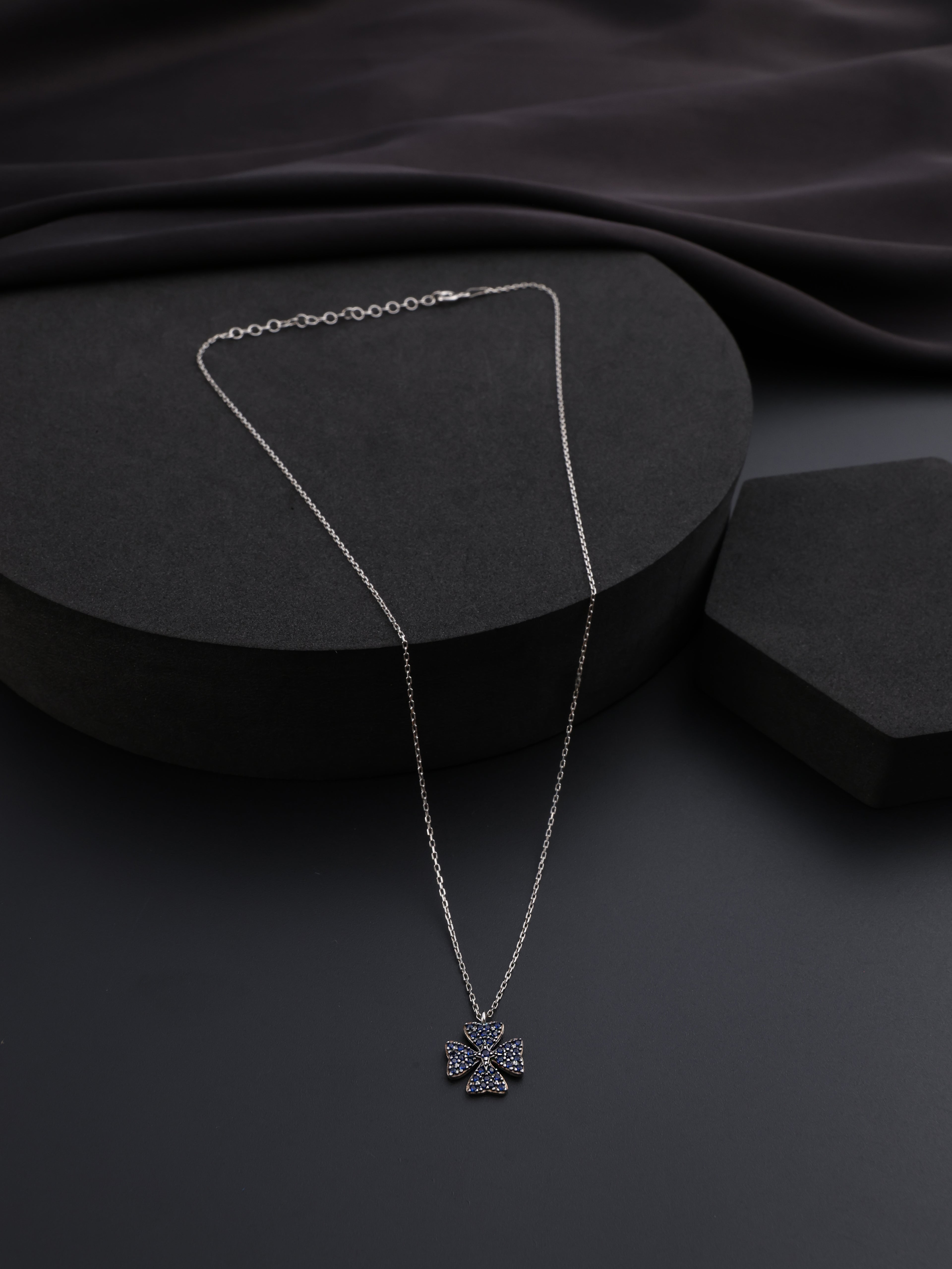 Fourleaf Grace Pendant Chain