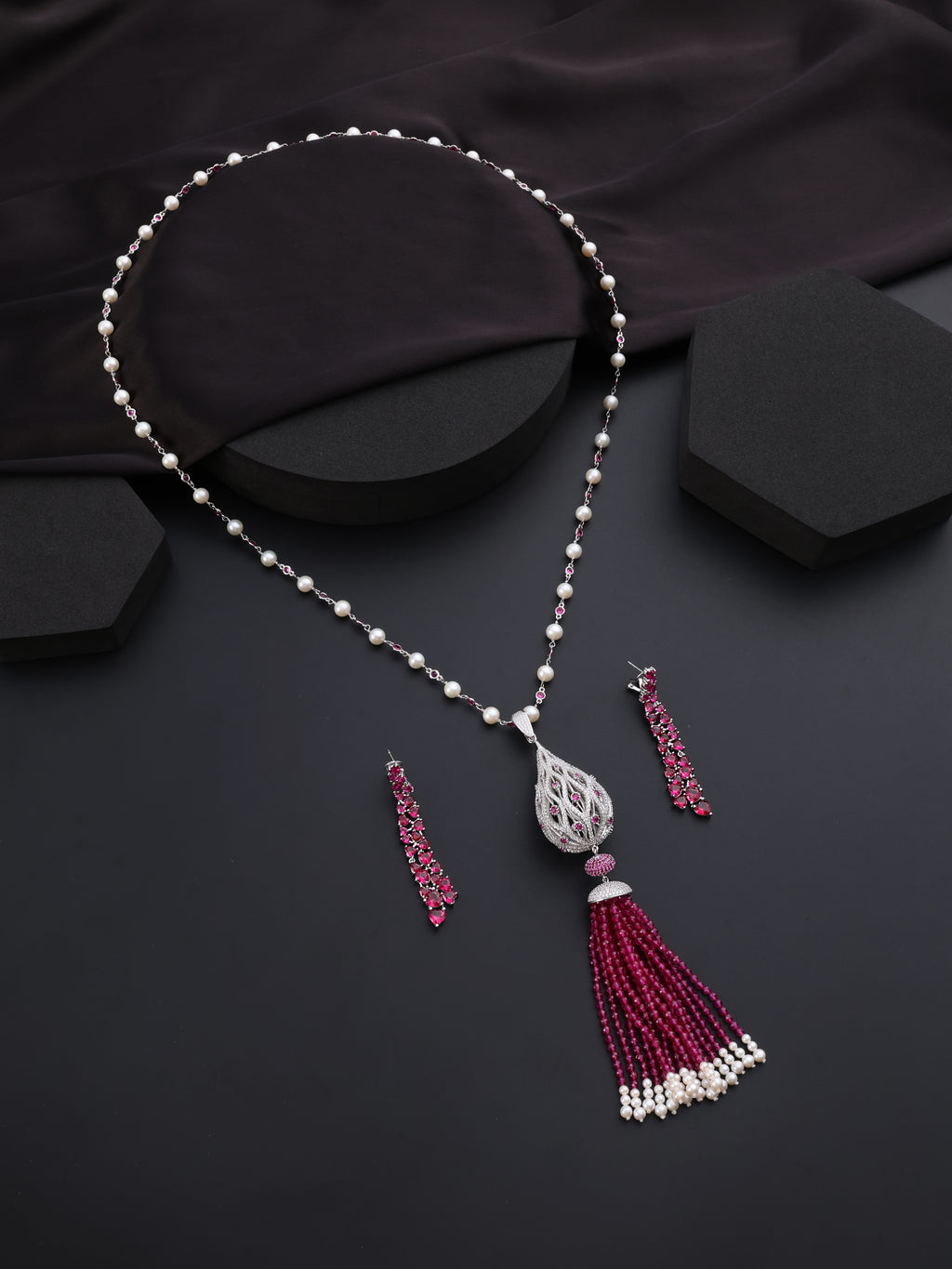 Glamourous Grace Tassel Set