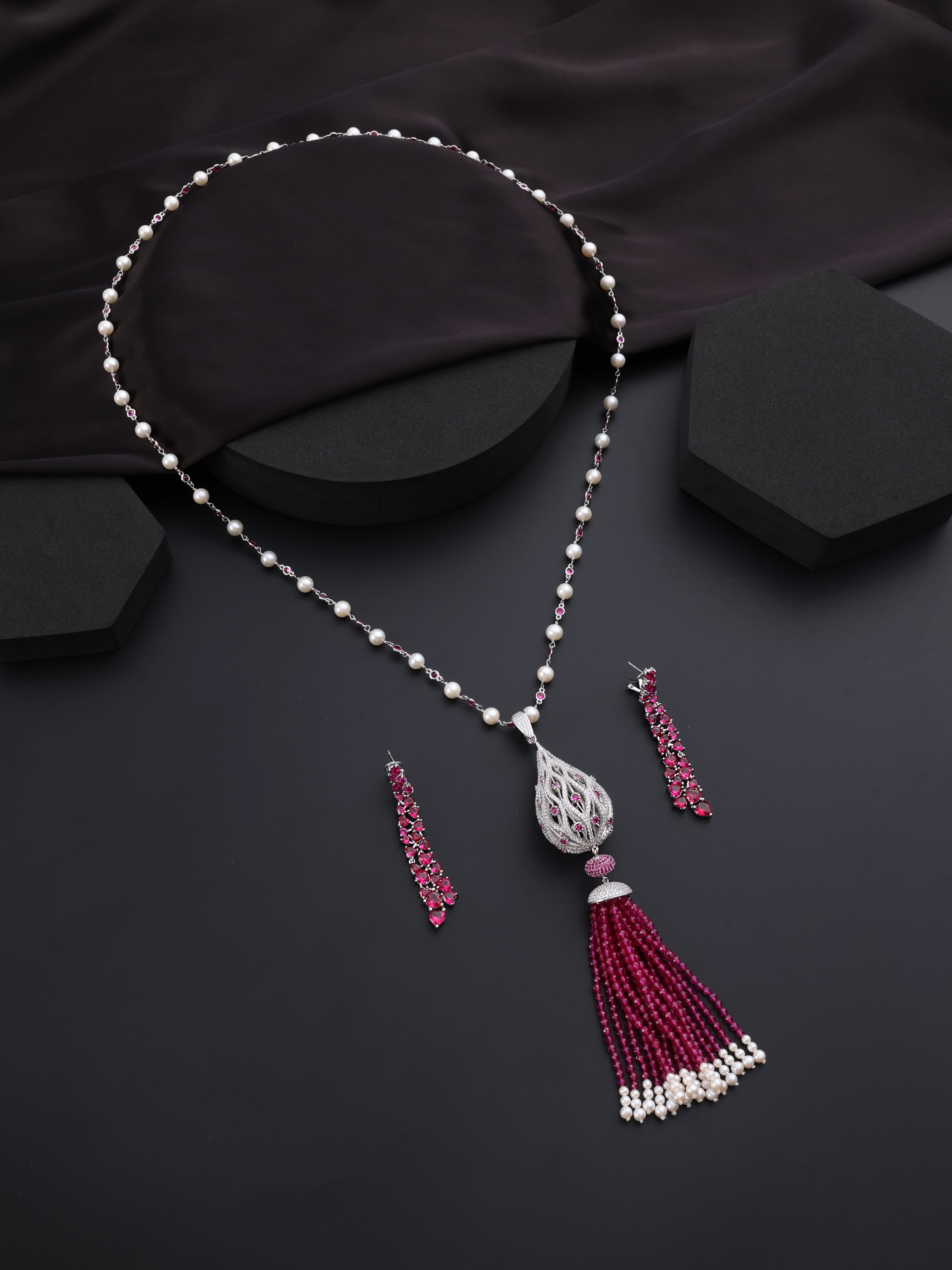 Glamourous Grace Tassel Set