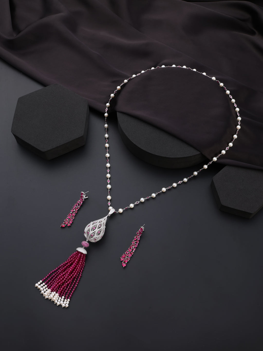 Glamourous Grace Tassel Set