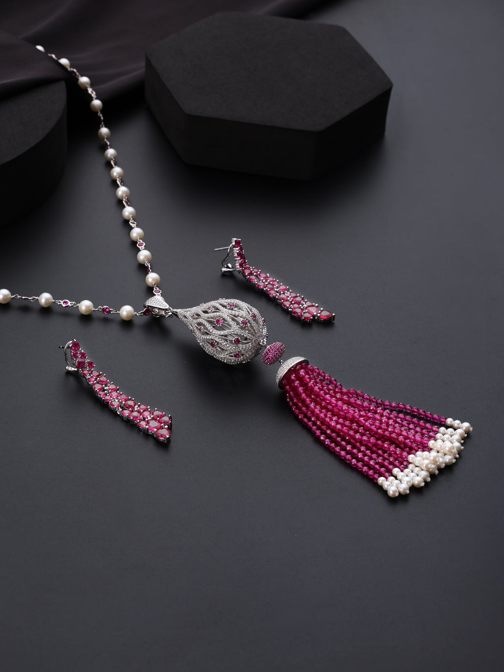 Glamourous Grace Tassel Set