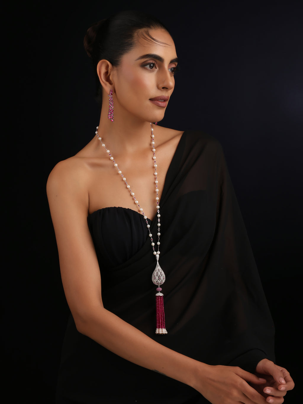 Glamourous Grace Tassel Set