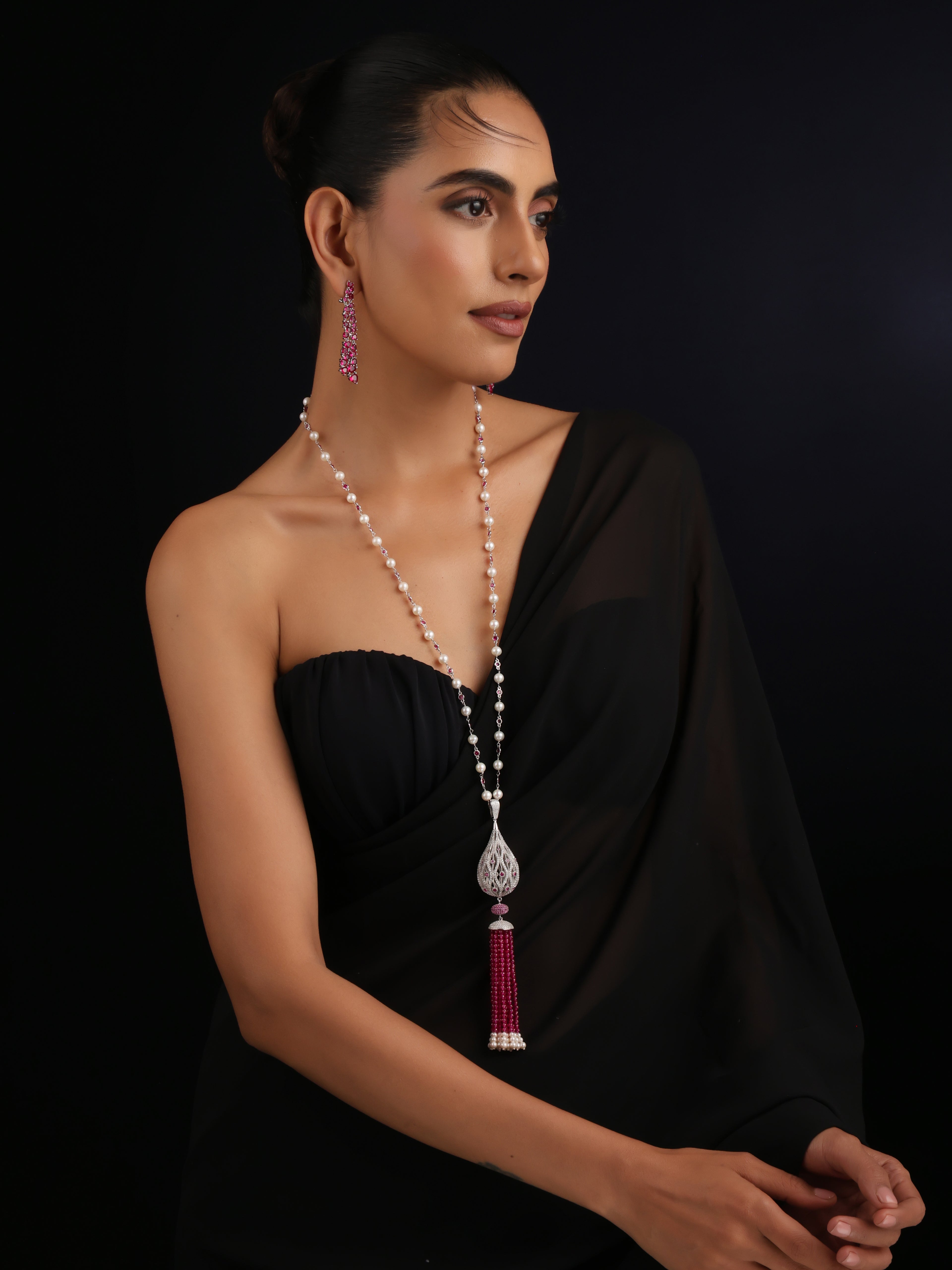 Glamourous Grace Tassel Set